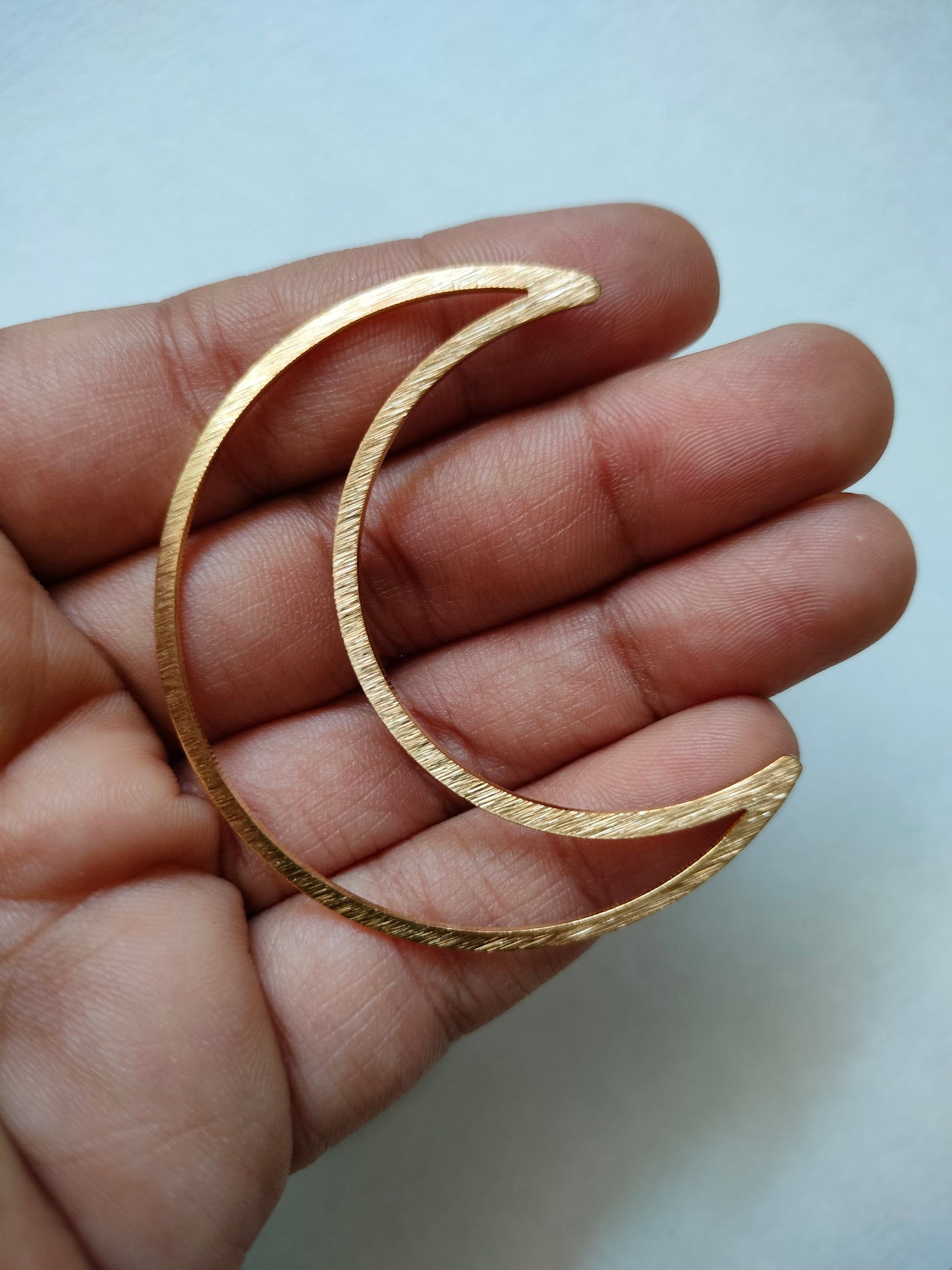 Charm Crescent Hollow Textured